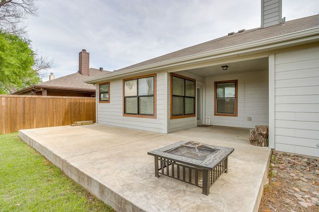 636 Clearbrook Street, Azle, TX 76020