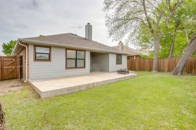 636 Clearbrook Street, Azle, TX 76020
