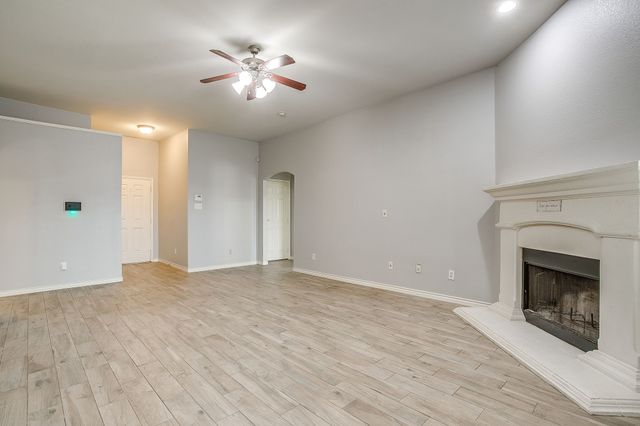 636 Clearbrook Street, Azle, TX 76020