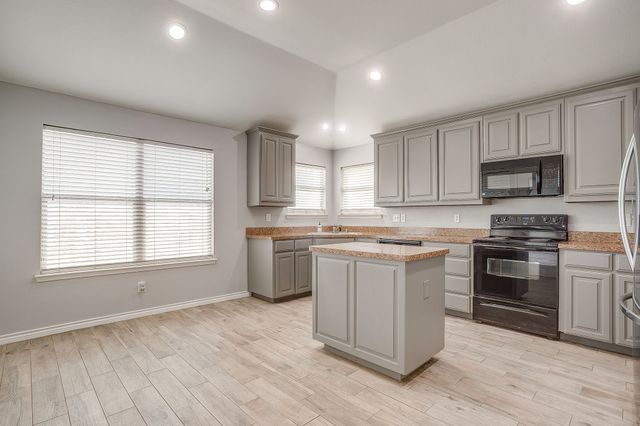 636 Clearbrook Street, Azle, TX 76020