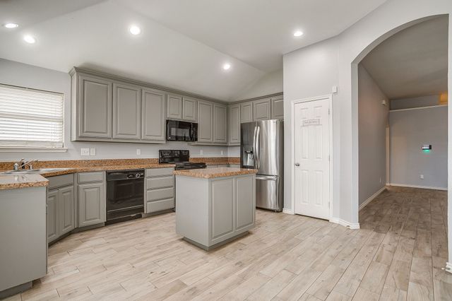 636 Clearbrook Street, Azle, TX 76020