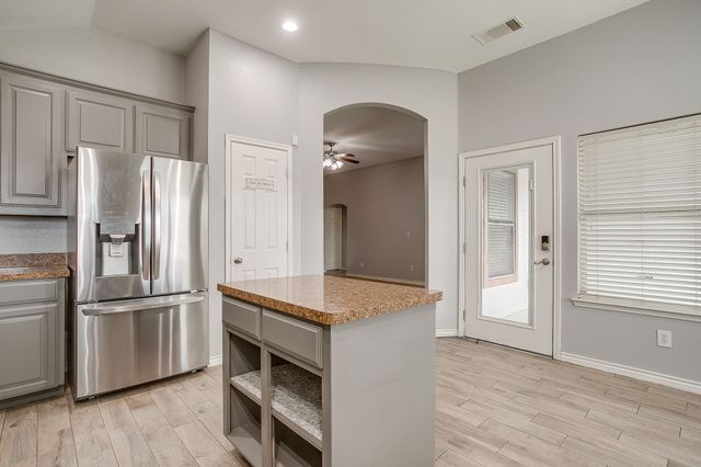 636 Clearbrook Street, Azle, TX 76020