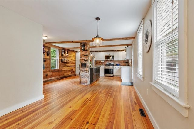 5 Mill St, Pepperell, MA 01463