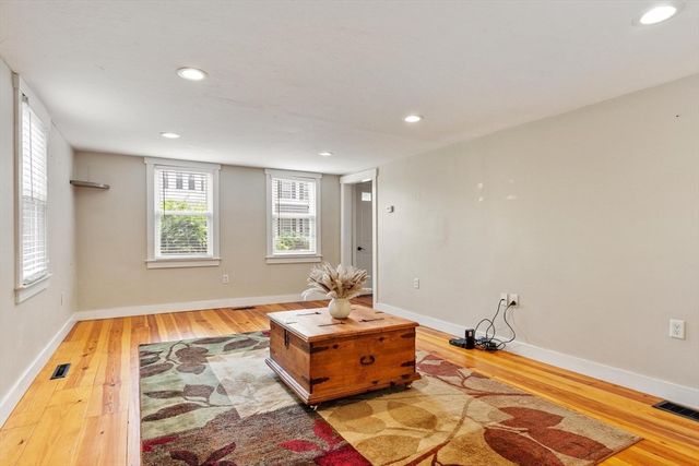 5 Mill St, Pepperell, MA 01463