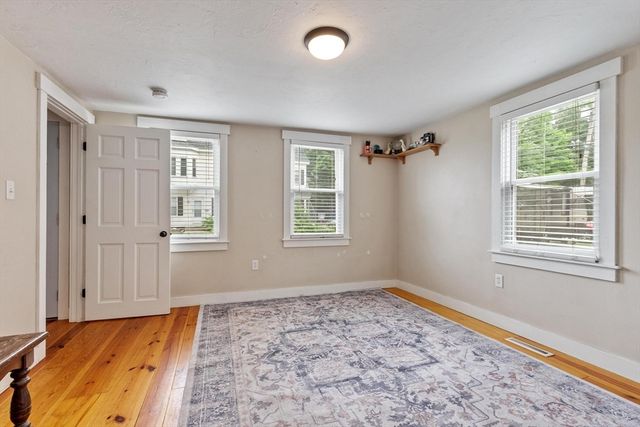 5 Mill St, Pepperell, MA 01463