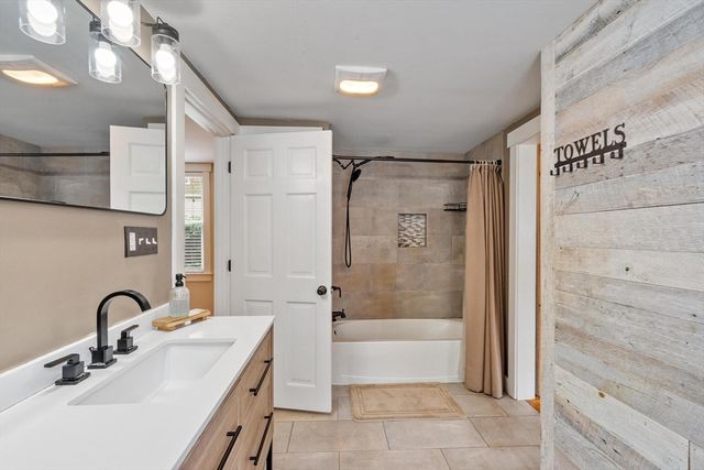 5 Mill St, Pepperell, MA 01463