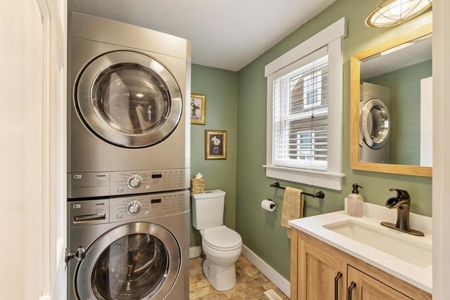 5 Mill St, Pepperell, MA 01463