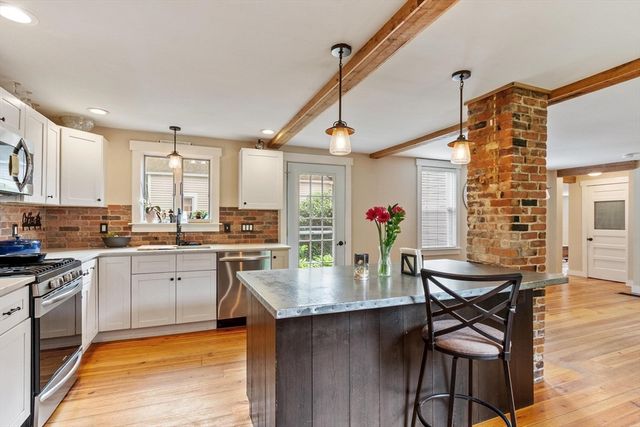 5 Mill St, Pepperell, MA 01463