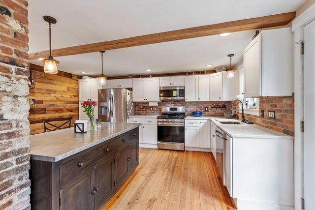 5 Mill St, Pepperell, MA 01463