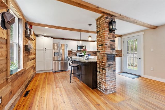 5 Mill St, Pepperell, MA 01463
