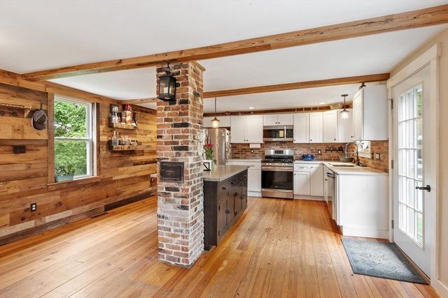5 Mill St, Pepperell, MA 01463