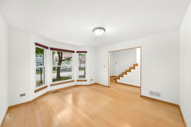 1555 N Gatewood Avenue, Palatine, IL 60067