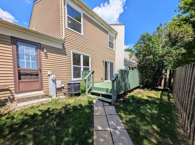 1555 N Gatewood Avenue, Palatine, IL 60067