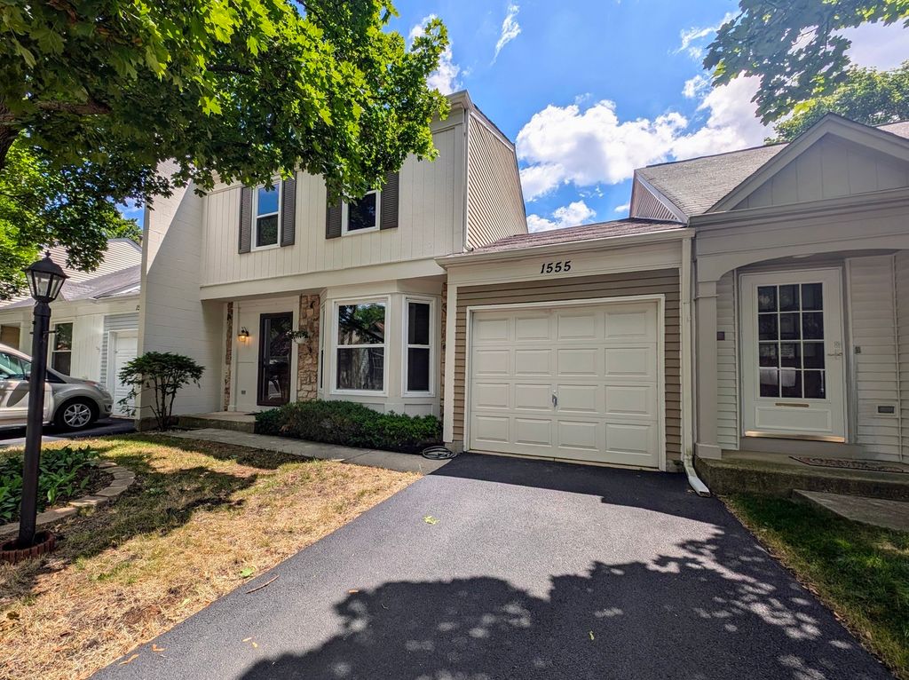 1555 N Gatewood Avenue, Palatine, IL 60067