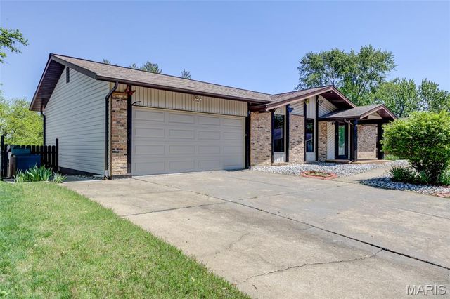 30 Gateswood Drive, St Peters, MO 63376