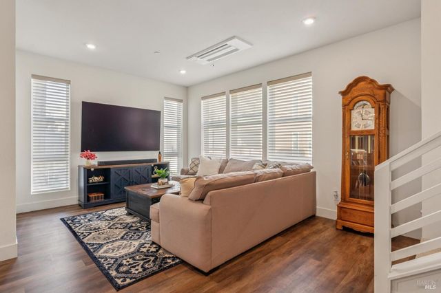 317 Verandah Ave, Novato, CA 94945