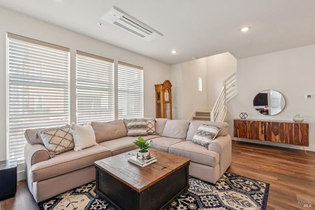 317 Verandah Ave, Novato, CA 94945