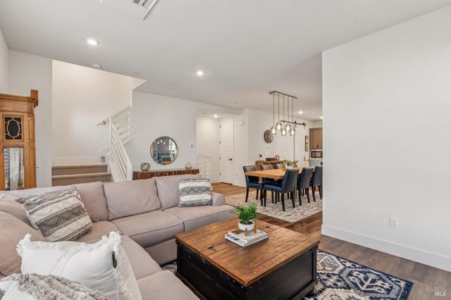 317 Verandah Ave, Novato, CA 94945