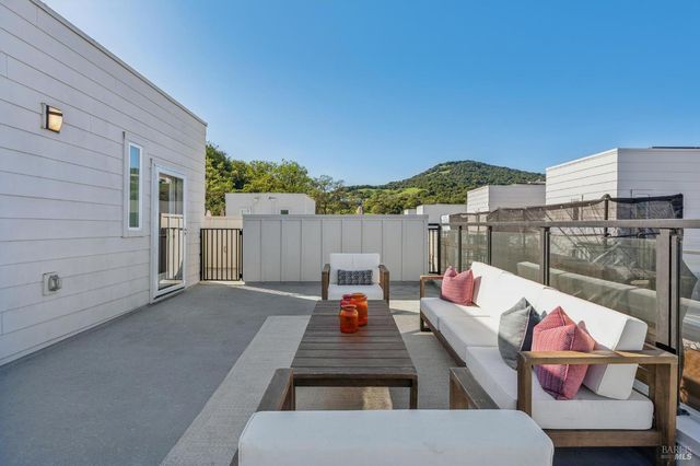 317 Verandah Ave, Novato, CA 94945