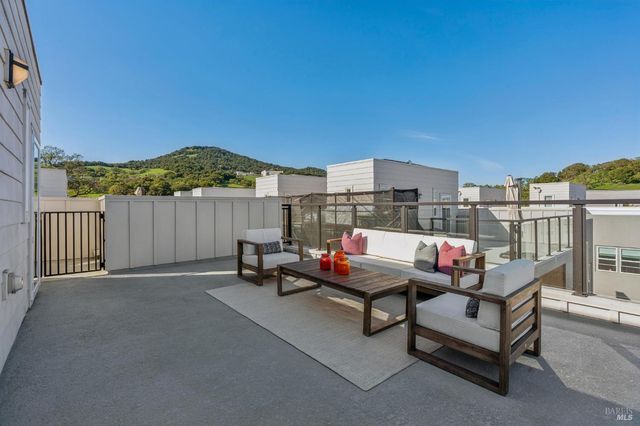 317 Verandah Ave, Novato, CA 94945