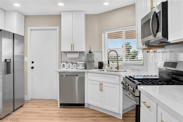 9621 Blue Bell Drive, Las Vegas, NV 89134