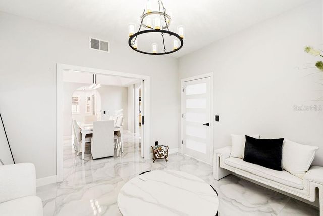 811 SANDCASTLE CIRCLE, Brandon, FL 33511