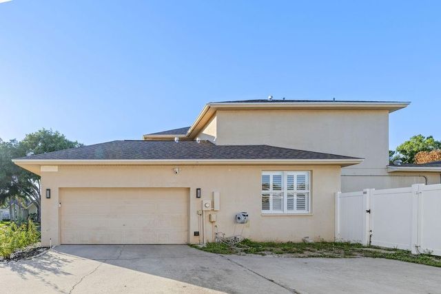 811 SANDCASTLE CIRCLE, Brandon, FL 33511