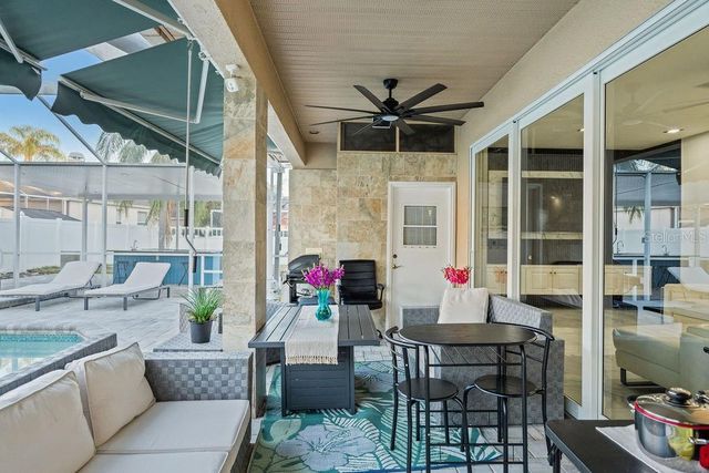 811 SANDCASTLE CIRCLE, Brandon, FL 33511