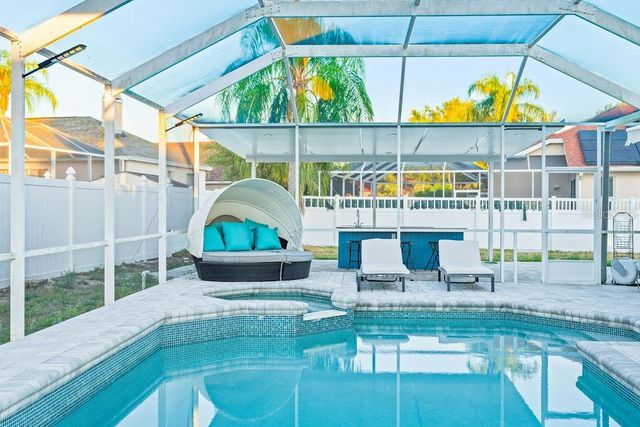 811 SANDCASTLE CIRCLE, Brandon, FL 33511