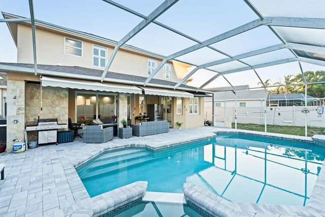 811 SANDCASTLE CIRCLE, Brandon, FL 33511