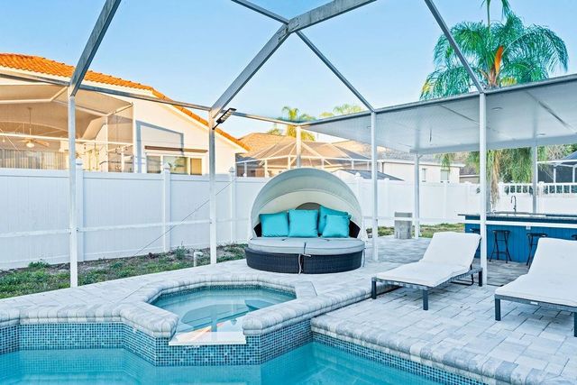 811 SANDCASTLE CIRCLE, Brandon, FL 33511