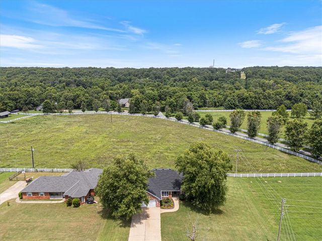 22314 Dawn Hill East Road, Siloam Springs, AR 72761
