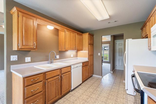 22314 Dawn Hill East Road, Siloam Springs, AR 72761