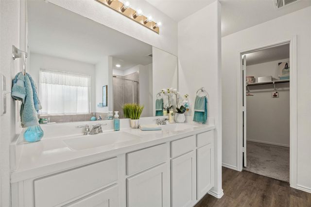 196 Jackson Blue LN, Kyle, TX 78640