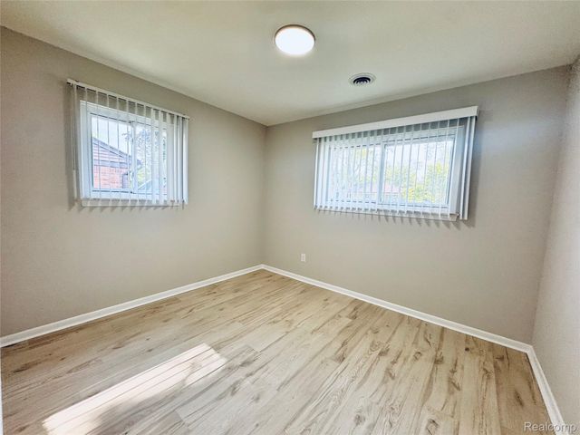 28701 Stuart Avenue, Southfield, MI 48076
