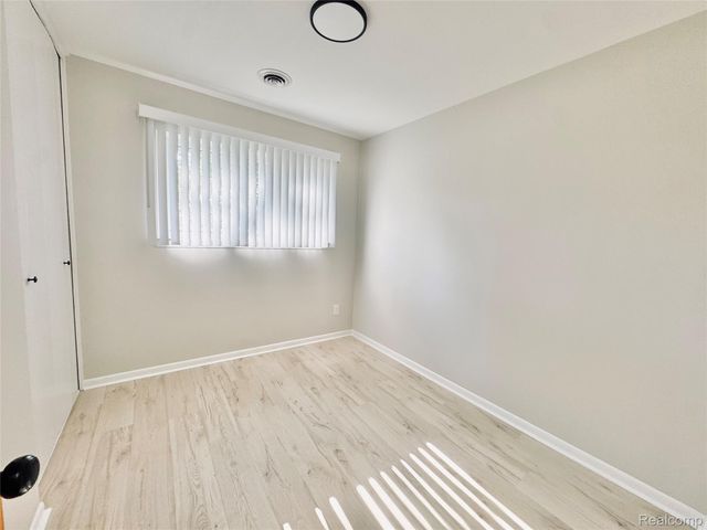 28701 Stuart Avenue, Southfield, MI 48076