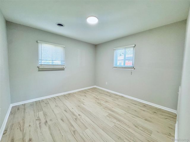28701 Stuart Avenue, Southfield, MI 48076