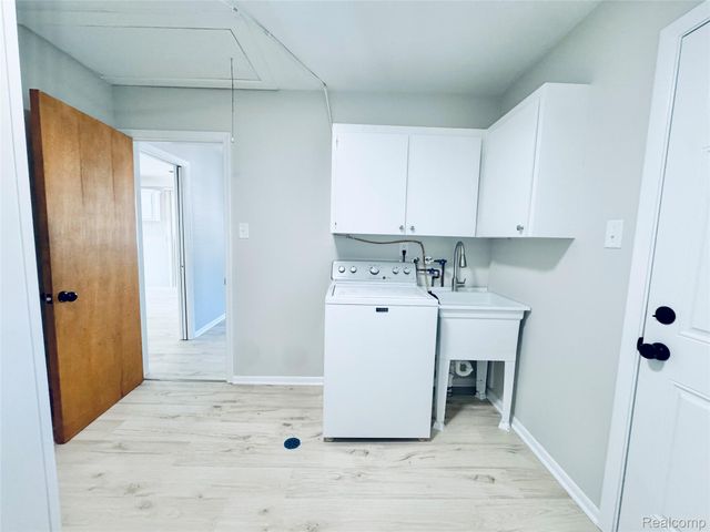 28701 Stuart Avenue, Southfield, MI 48076