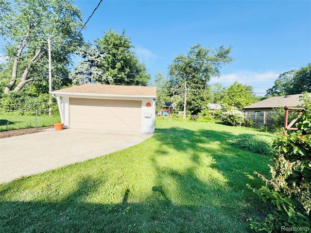 28701 Stuart Avenue, Southfield, MI 48076