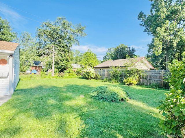 28701 Stuart Avenue, Southfield, MI 48076