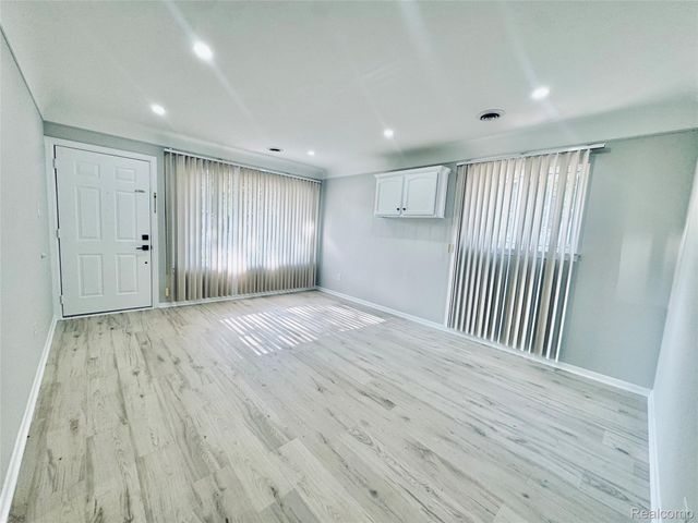 28701 Stuart Avenue, Southfield, MI 48076