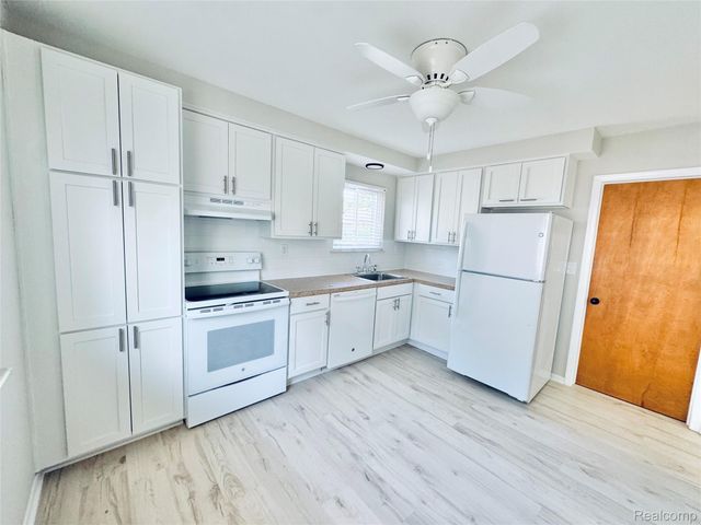 28701 Stuart Avenue, Southfield, MI 48076