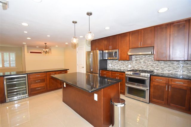 8434 Bluegate Street, Houston, TX 77025