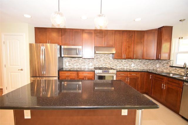 8434 Bluegate Street, Houston, TX 77025