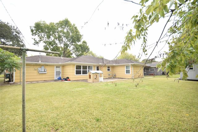 8434 Bluegate Street, Houston, TX 77025