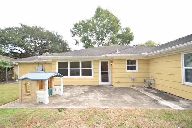 8434 Bluegate Street, Houston, TX 77025