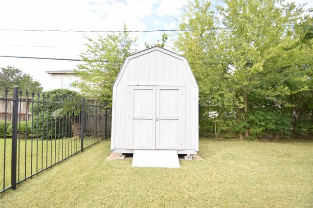 8434 Bluegate Street, Houston, TX 77025