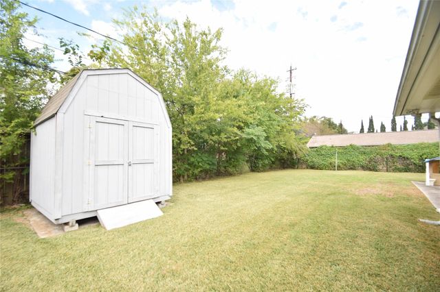 8434 Bluegate Street, Houston, TX 77025