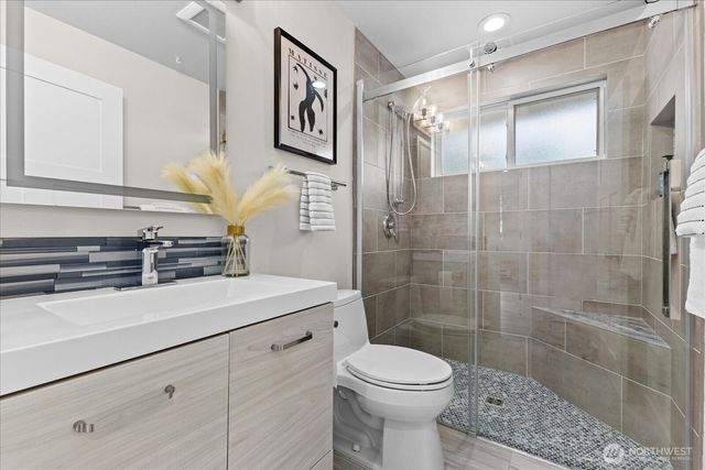 9904 167th Avenue NE, Redmond, WA 98052