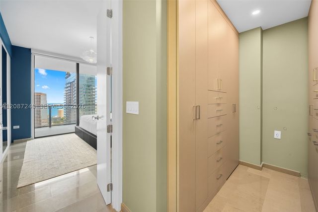88 SW 7th St 3107, Miami, FL 33130